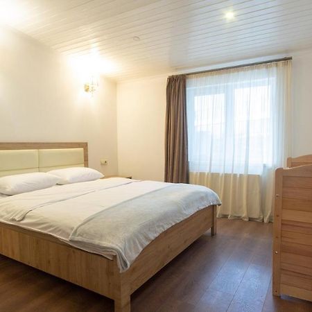 Big Terrace Apartment On Liberty Square Tbilisi Exterior photo