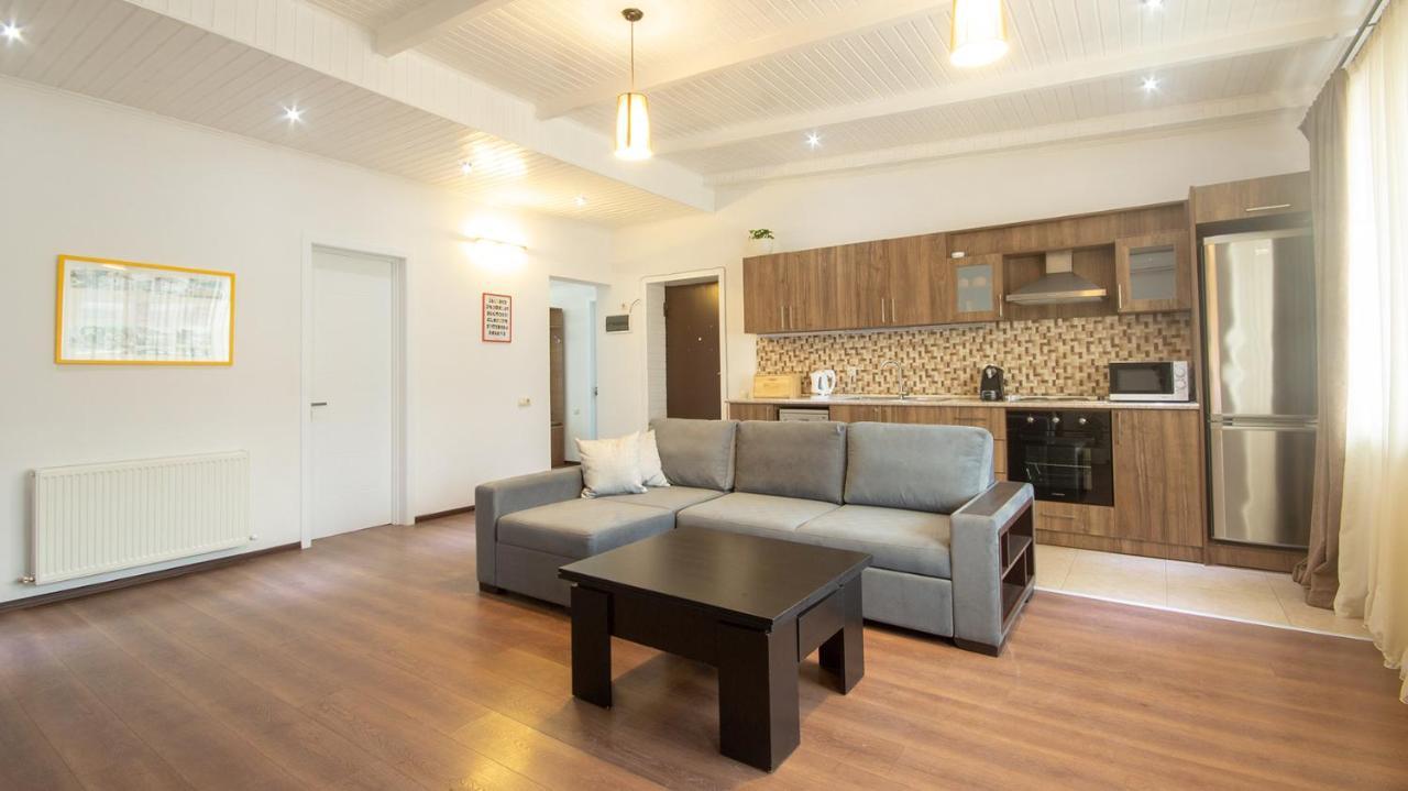 Big Terrace Apartment On Liberty Square Tbilisi Exterior photo